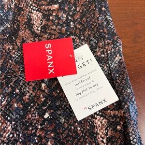 NWT SPANX Snake Pattern Faux Leather Leggings